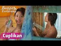 The Forbidden Flower Cuplikan EP09 He Ran Dengan Malu Malu Mengintip Xiao Han WeTV INDO SUB