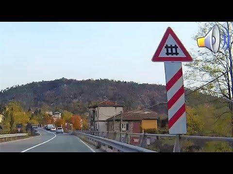 Passaggio a livello Prasco direzione Cremolino treno in transito # railroad crossing # bahnübergang