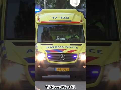 Oude Ambulances 17-110 en 17-128 met Spoed onderweg in Rotterdam #paramedic #einsatz #ambulance
