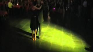 Bajo el Cono Azul  -  Gerardo Quiroz y Cristiana Casuscelli