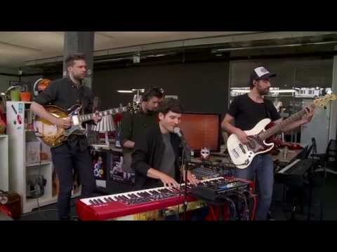 James Gruntz - Heart Keeps Dancing (Live at joiz)