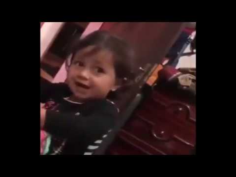 pode chorar ( criança muito fofa)