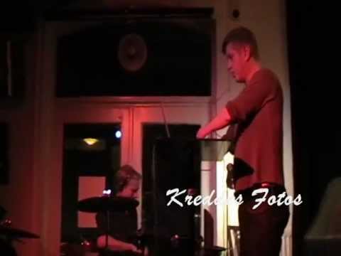 Emil de Waal + Spejderrobot - Spøgelseskanin (LIVE)