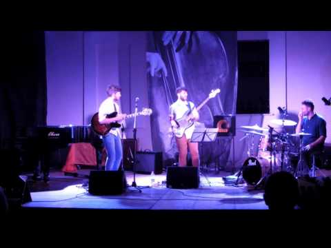 Mynah trio - Federico Pecoraro bass solo live