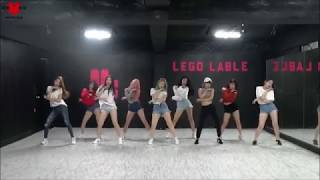 Download lagu Putting 'I'm so hot' over 'Baam dance practice' by Momoland mp3 Download lagu Putting 'I'm so hot' over 'Baam dance practice' by Momoland mp3