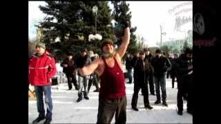 preview picture of video 'Голяком на морозе - 20, Луганский казак разделся в четь Гаврилюка. ЕвроМайдан Луганск'