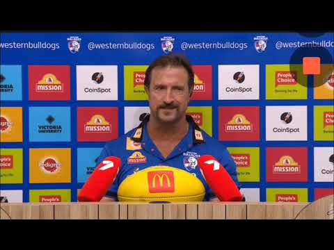 Luke Beveridge sooking at Fox Footy journalist Tom Morris.