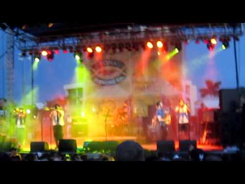 Reel Big Fish Live "Ban the tube top" at Dubfest 2009