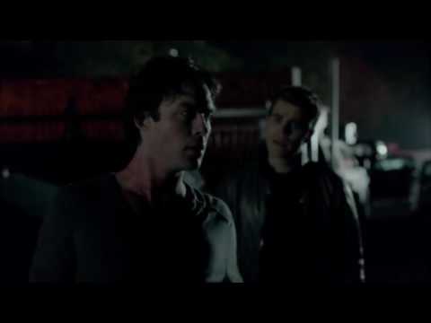 TVD 7X12 Stefan finds out that Damon killed Elena & cries for her