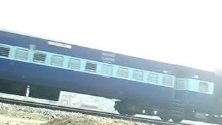 preview picture of video 'गोरखपुर से सीतापुर के बीच एक्सप्रेस ट्रेन का परिवाहन  प्रारम्भ l'