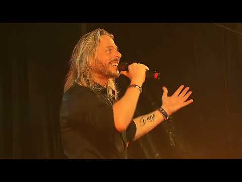 D.N.A - Medley: Saudade Aconteceu / Rapaz da Camisola Verde - Bairro Alto (Ao Vivo na Afurada)