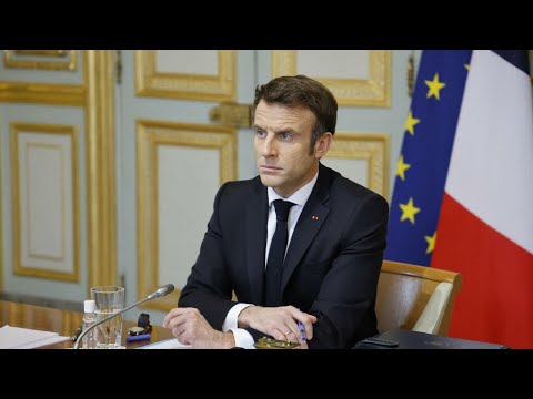 الرئيس الفرنسي إيمانويل ماكرون يجتمع مع سلفيه ساركوزي وهولاند قبل أن يوجه رسالة للبرلمان • فرانس 24
