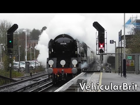 35028 "Clan Line" obliterates Winchester at 75MPH with "The King Alfred" - 10/2/2018