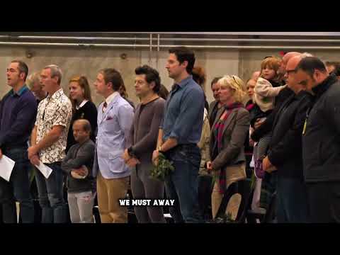 The Hobbit cast singing Misty Mountains Cold 