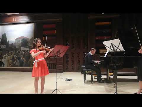 🇲🇰 Lara Trpčeska playing the violin