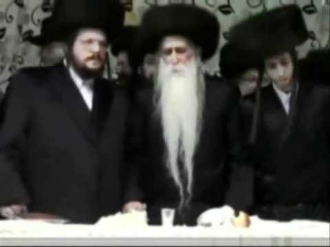 Belz-Machnivka Rebbe Dancing with R' Aron Mordcha Belz Rebbe Son