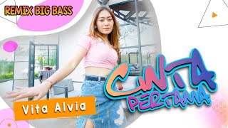 Download lagu Vita Alvia - Cinta Pertama (Kini Aku Sedang Jatuh Cinta) | mp3
