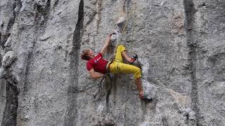 preview picture of video 'Connor Dickinson climbs Lightning 8b, Yangshuo'