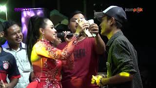 Download lagu egois nieken yra om adella live di klampis bangkala mp3 Download lagu egois nieken yra om adella live di klampis bangkala mp3