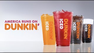 Dunkin´ stirring the drink