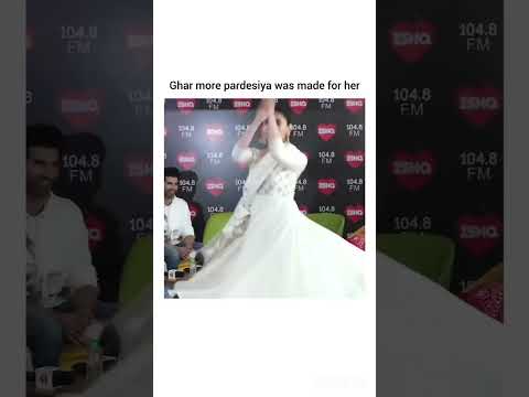 Wait for her dance 🫰🏻🩷 #aliabhatt #viralvideo #fypシ゚ #fyp #trending #song #shorts #love #funny