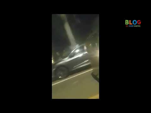 Motorista colide com carro estacionado, tomba e abandona local em Cabrália Paulista