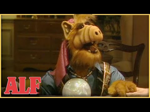 ALF Performs a Séance | S1 Ep15 Clip