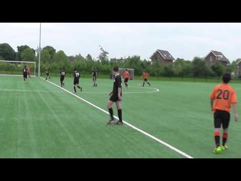 21 mei 2014 VV De Meern B2 - VV De Meern A2 vr 2-8 Doelpunt Rouan