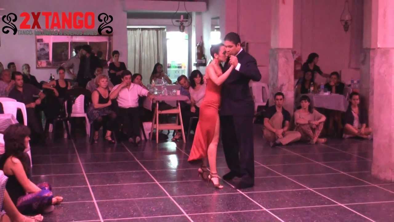 Roberto Zuccarino & Jesica Arfenoni Tango Esta noche de luna en El Floreal Abr 2012.f4v