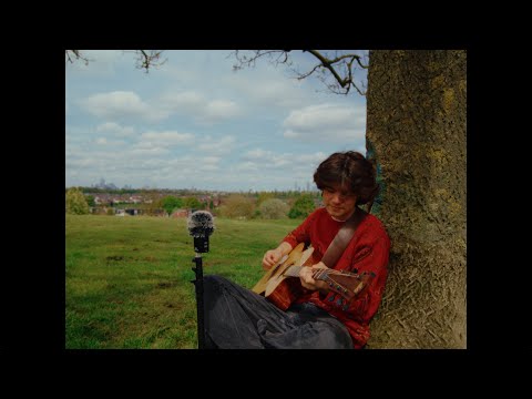 Sam Wilkinson - When The Sun Shines (live from under a tree)