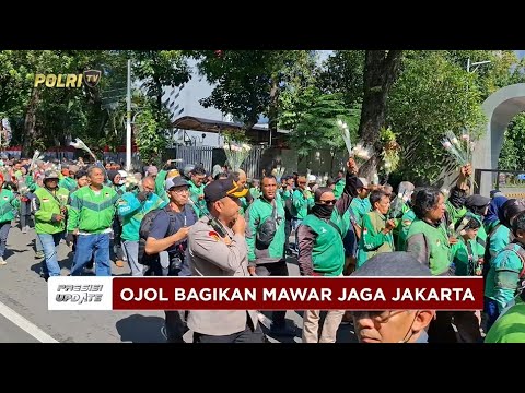 PRESISI UPDATE: PENGENDARA OJEK ONLINE BAGIKAN MAWAR KEPADA PERSONEL TNI-POLRI 03/09/2025 (18.15)