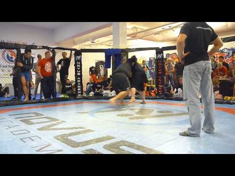 Grotta Grappling '14 Q3 - Jakob Økland [SW +97.5kg Beginner - Kamp 1] vs Ukjent