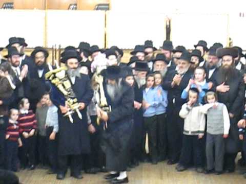 Satmar Rabbi Dancing By Hachnosas Sefer Torah   4