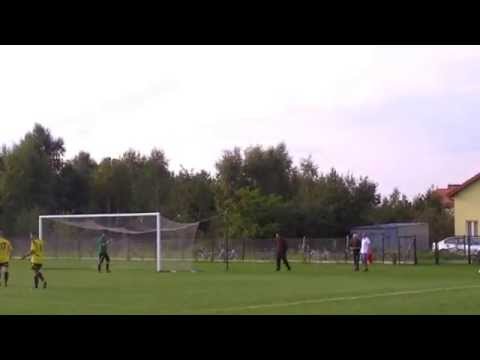 ŁKS Łazy - Orkan Wojcieszków. Bartek Szaniawski broni rzut karny.