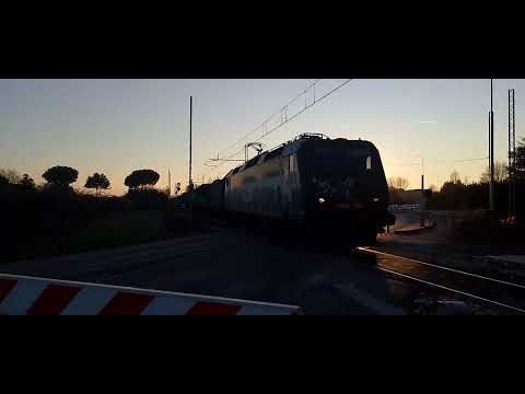 Merci Al Passaggio A Livello Di Faenza 