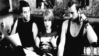 Paramore - Hello Cold World (Lyrics)