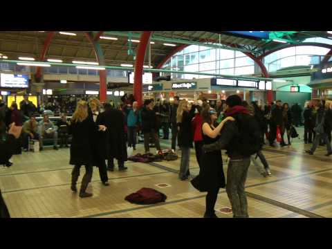 Flashmob Hoog Catharijne Utrecht centraal HD