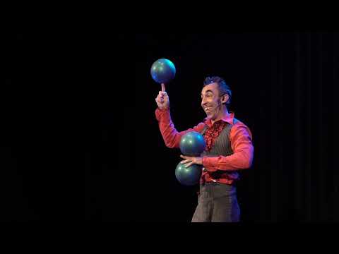 Kiki Vita - Gym ball juggling full routine