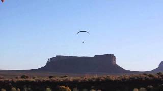 preview picture of video '201110 Monument Valley Paramotor Gathering - Windy Launch'
