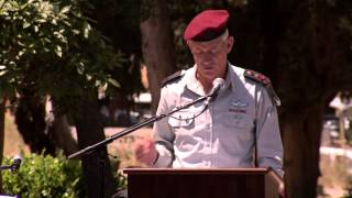 preview picture of video 'נאום הרמטכל בבית הקברות של חטיבת הראל-פלמח בקריית ענבים - 30/5/2014'