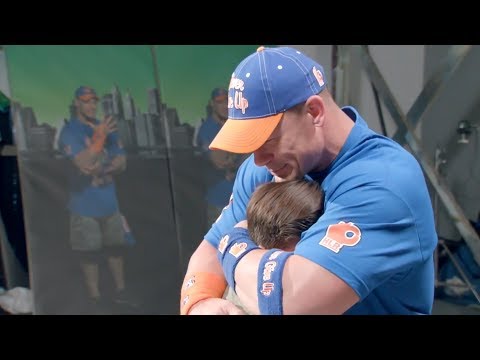 ジョン・セナ、ファンとのサプライズ会見で涙ぐむ｜今、注目のニュース (John Cena Moved to Tears By a Surprise Meeting with Fans | What's Trending Now!)