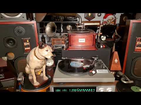 I'm Making Believe. Hal McIntyre & His Orchestra. Vocal by Ruth Gaylor. Recorded in 1944.