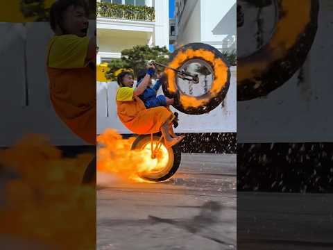 A game with the most powerful motorcycle.🏍️😂 最強のバイクが登場するゲーム。