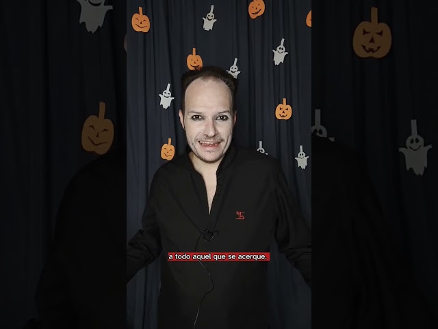 Vídeo relacionado con Funidelia Disfraz de Conde Drácula para hombre, Incluye pantalón, camisa con pechera y capa, Talla L, Terror - Traje para adultos para fiestas, Carnaval y Halloween
