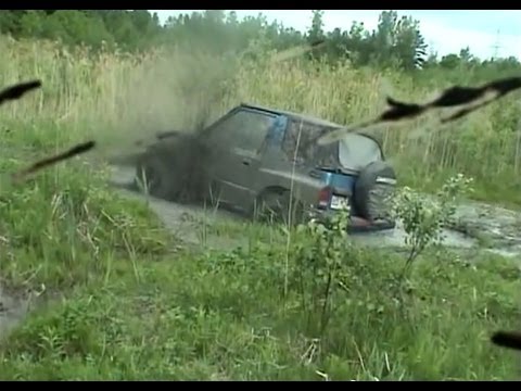Offroad, passage difficile dans la boue, 4x4, Difficult passage in the mud Video