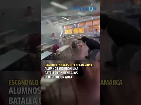 Alumnos inciaron una batalla con bengalas dentro de un aula