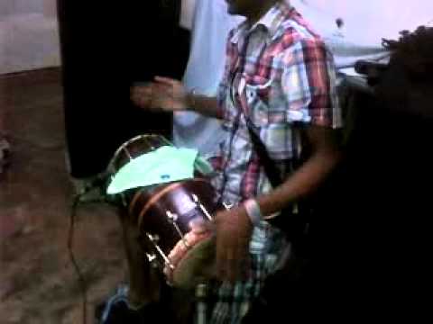 Bisnoewatie koesal live with Maestro Rohit Mahabali on dhol live at SMC studio.mp4
