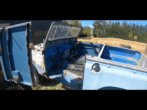Some body panels are off! Land Rover Restoration Part 5