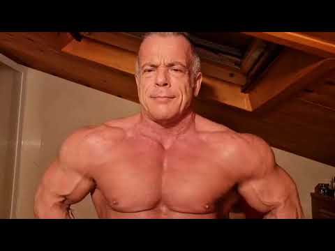 Italian Bodybuilder Muscle Flexing
