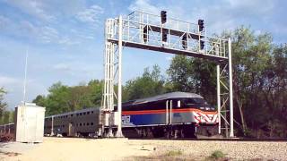 preview picture of video 'Metra commuter train in New Lenox, Illinois on May 6, 2010'